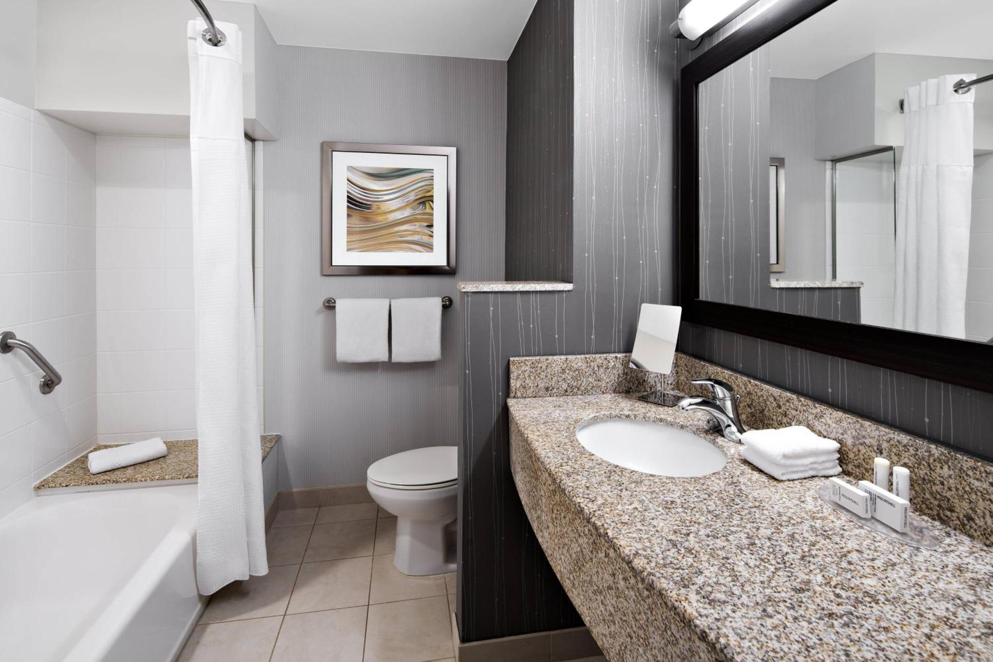 Courtyard By Marriott Raleigh North/Triangle Town Center Exterior foto