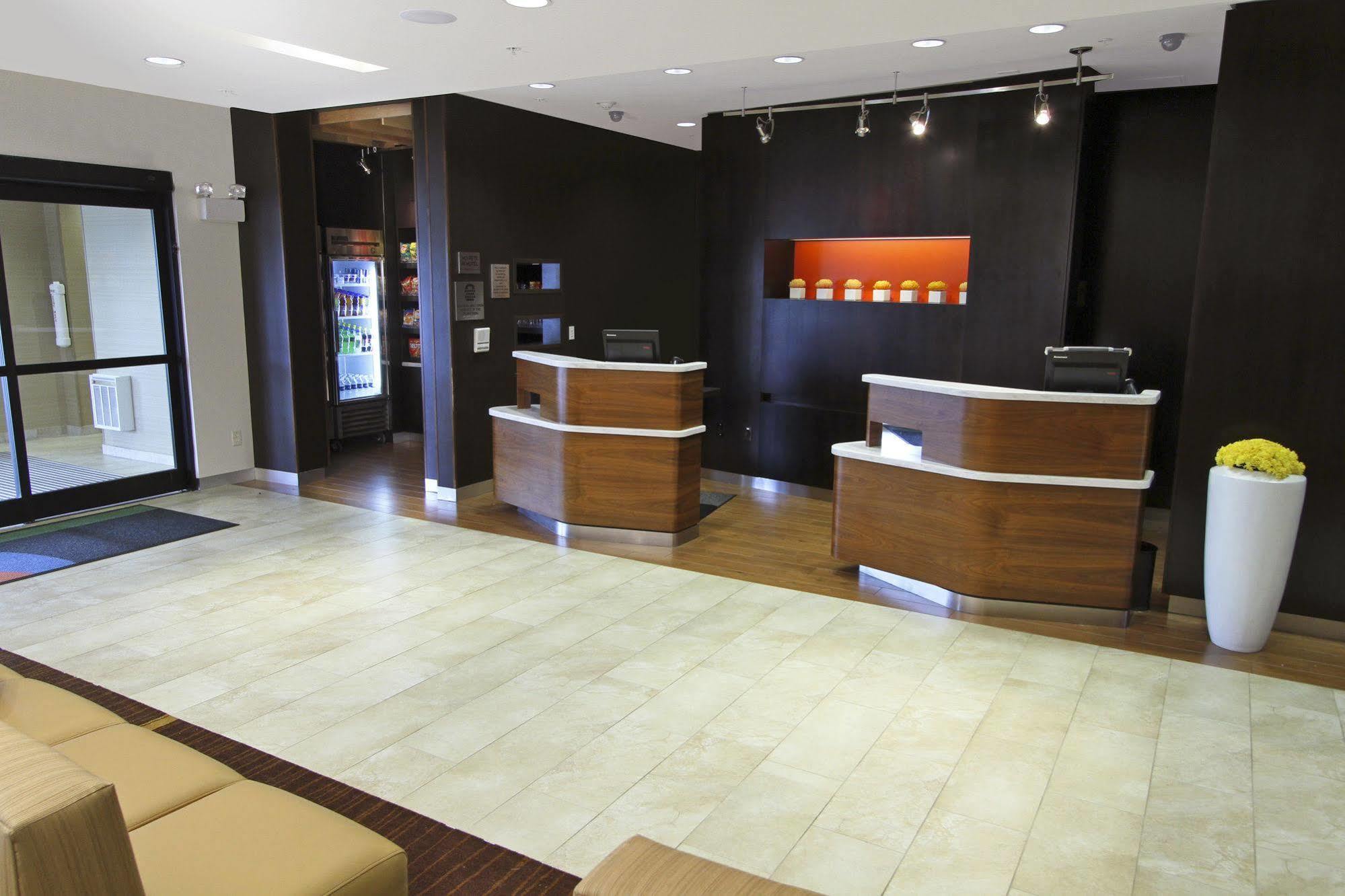 Courtyard By Marriott Raleigh North/Triangle Town Center Exterior foto